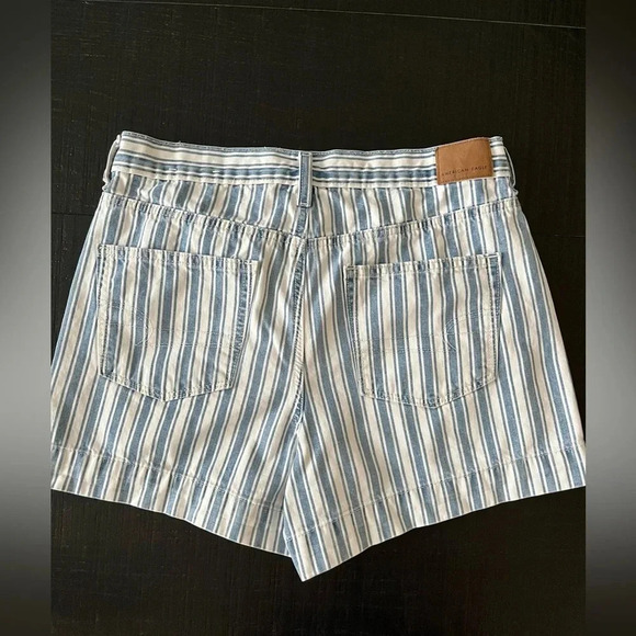 AEO High Rise Blue Striped Mom Shorts Sz 8 - Picture 5 of 8